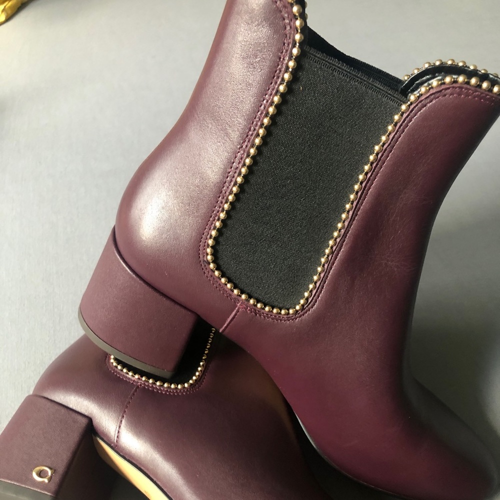 Coach boots size 8. Brand NEW.